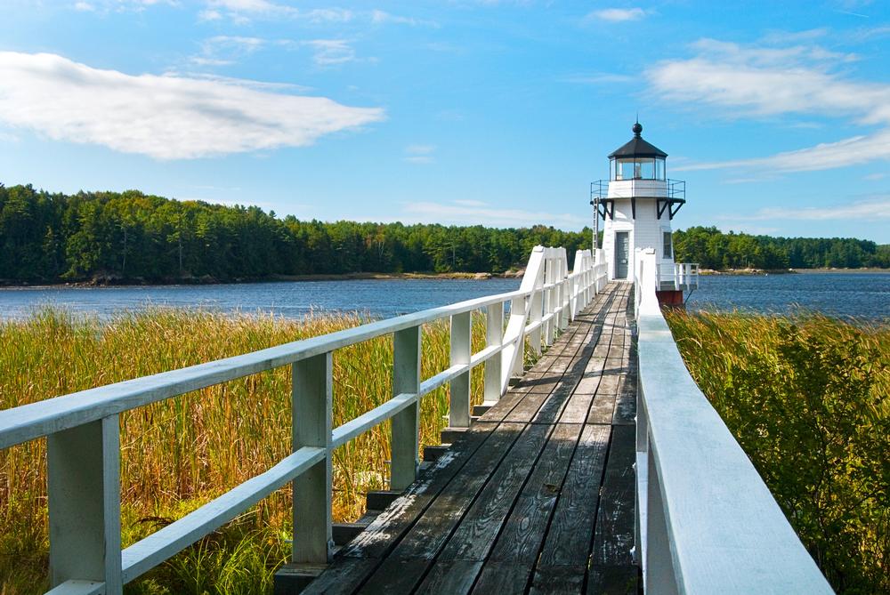 Snap Iconic Coastal Photos at Doubling Point Lighthouse
