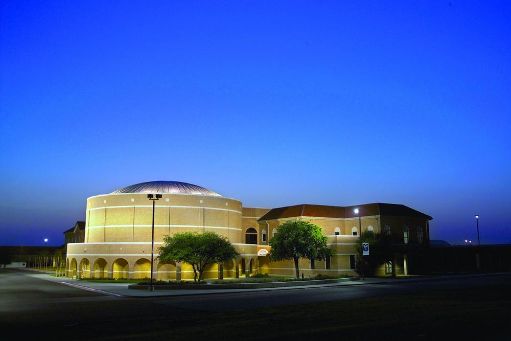 Watch dazzling planetarium shows and discover exciting science sights on a fun kids outing.