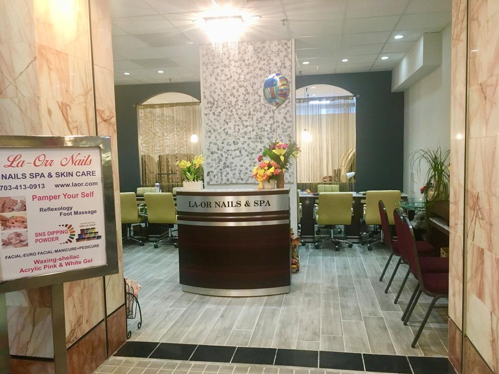 Browse unique stores and savor easy access to dining and sights.