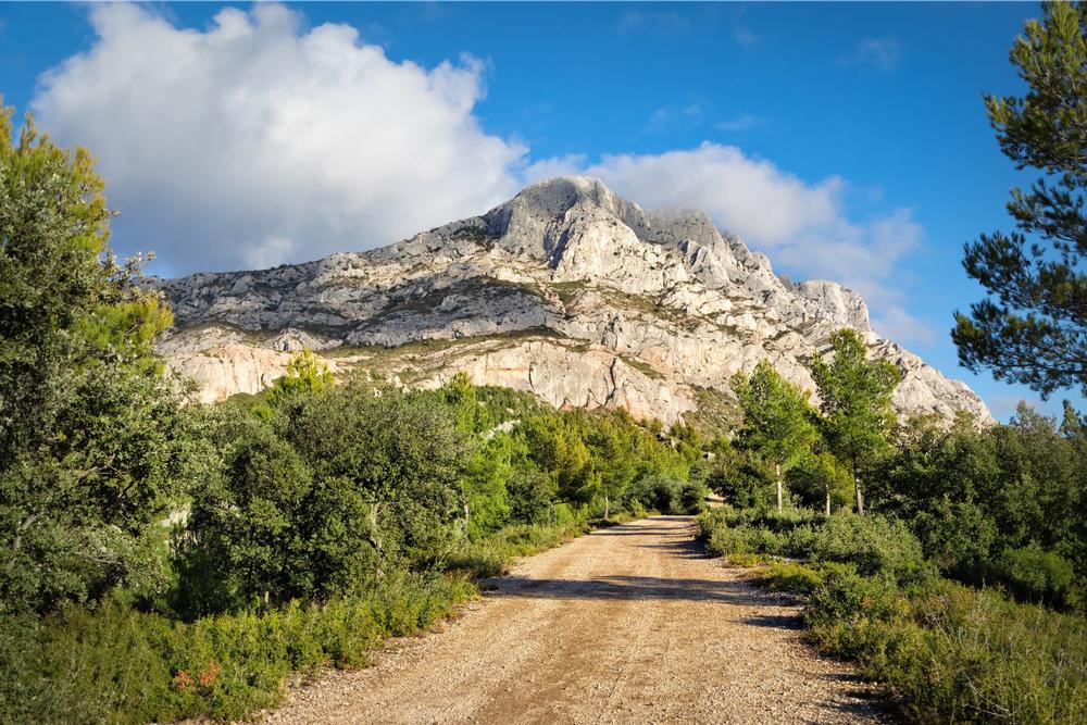 Plan a hike to The Montagne Sainte-Victoire