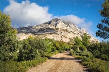 Plan a hike to The Montagne Sainte-Victoire