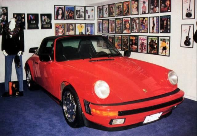 Explore Selena’s life and legacy through personal items on a meaningful cultural visit.