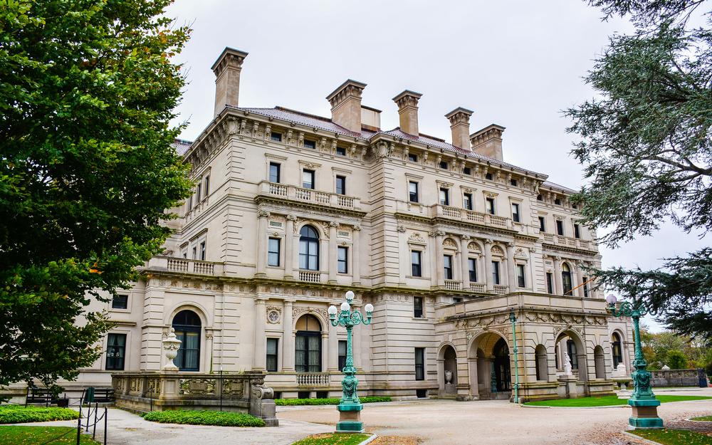 Admire Gilded Age luxury and enjoy scenic views on a couples trip.