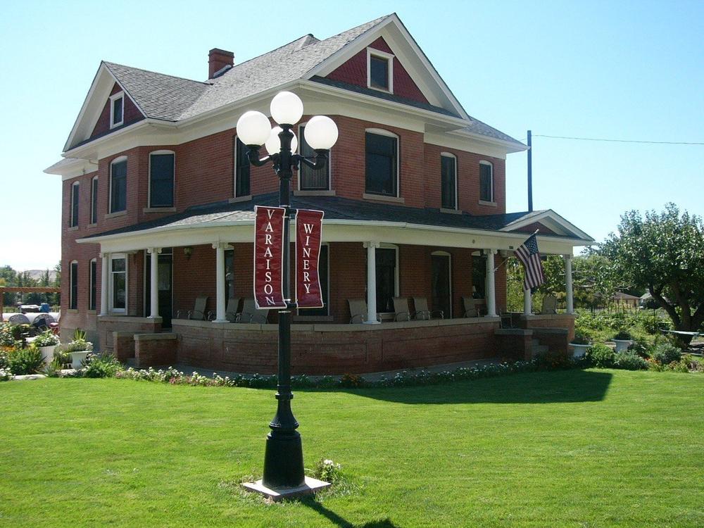 Visit Varaison Vineyards and Winery
