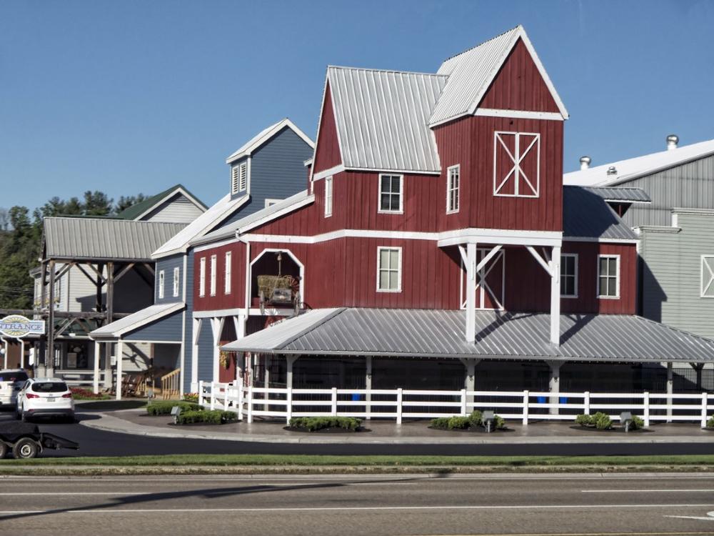 Explore mountain shops in Gatlinburg