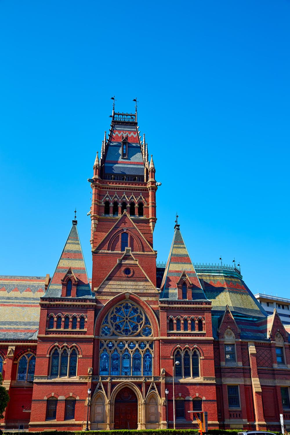 If You Want Insider Stories, Take The Hahvahd Tour Led by Harvard Students