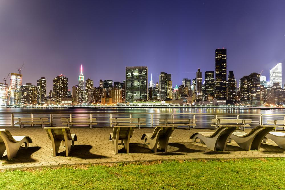 Walk along the waterfront, enjoy stunning views of Manhattan’s skyline.