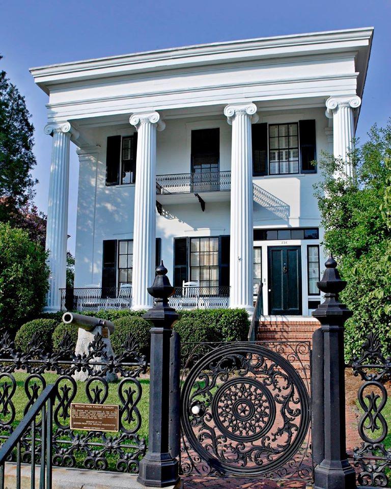 Visit Civil War history or explore unusual artifacts in this quick downtown stop.