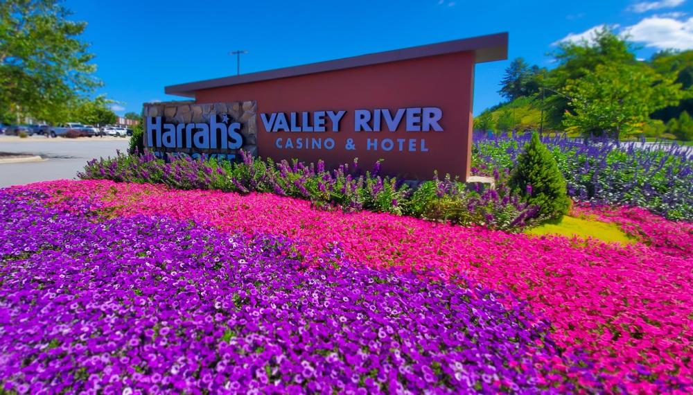 Play slots and relax during a quick weekend getaway.