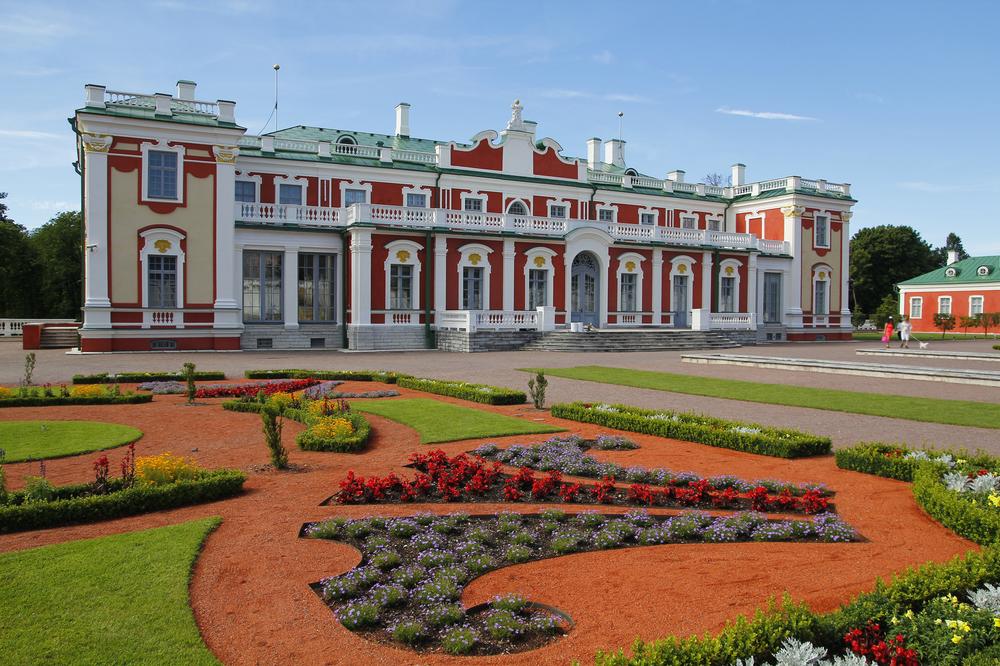 Stroll Through the Royal Gardens at Kadriorg Palace