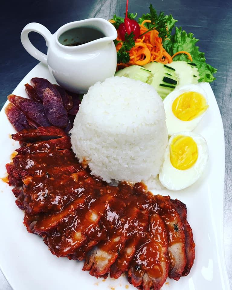 Taste Authentic Flavors at Pinto Thai