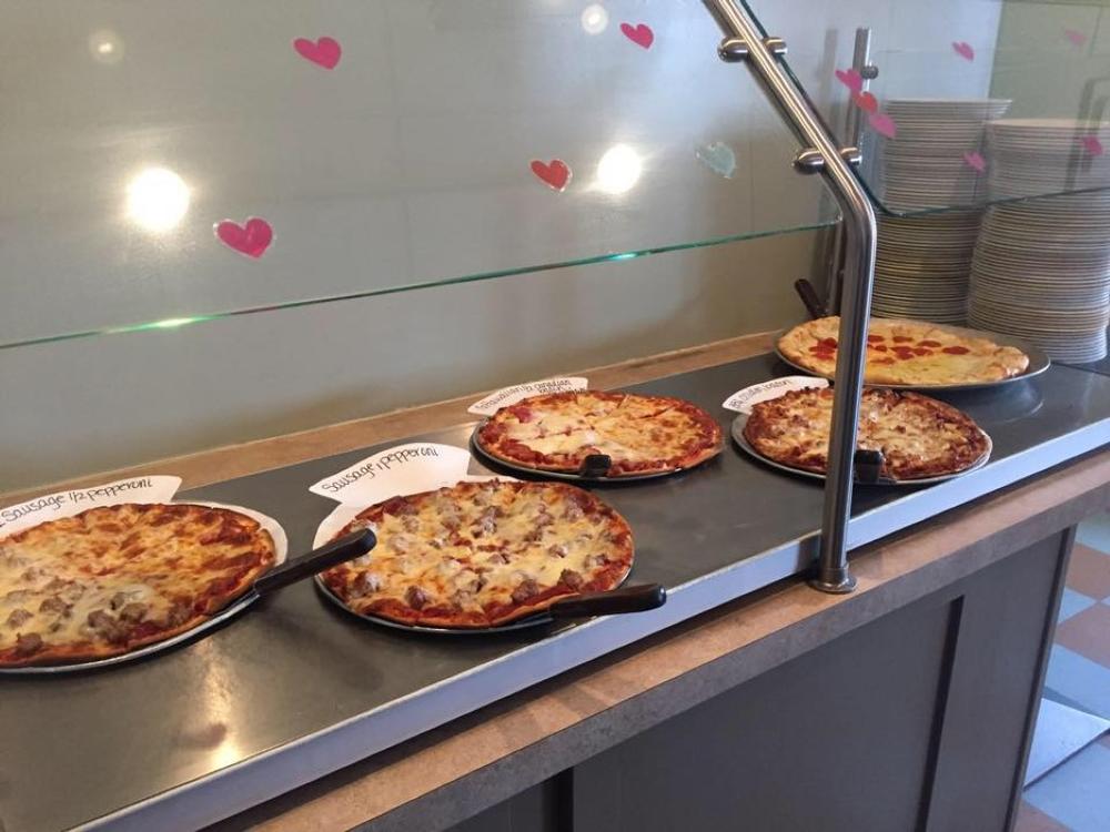Grab a Slice and Relax at EJ’s Pizzeria
