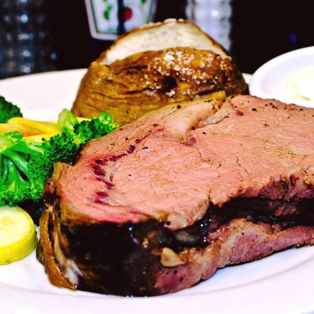 If You Crave Classic Supper Club Fare, Dine at Arthur’s Supper Club