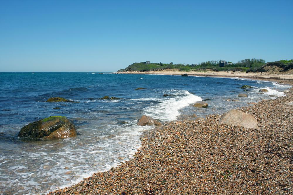 If You’re Ready for a Jaw-Dropping View, Hike the Mohegan Bluffs