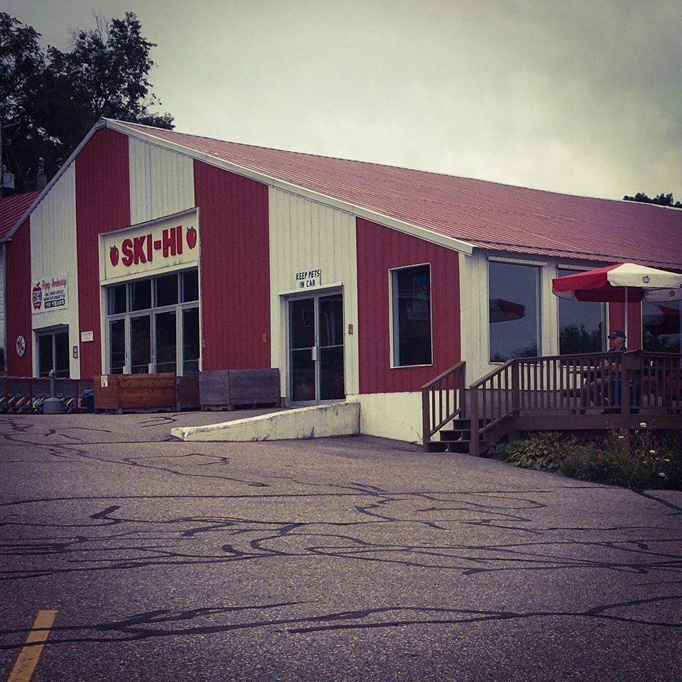 Pick the Season’s Best at Ski Hi Fruit Farm