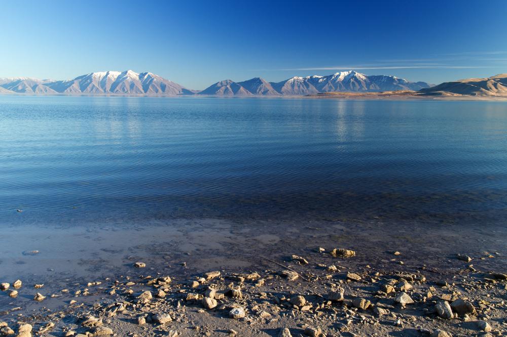 Go fishing near the docks and plan a cheap picnic by the shore.