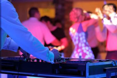 Indoor Wedding Venues Near Me: Courtyard Marriott Gulfport Beachfront