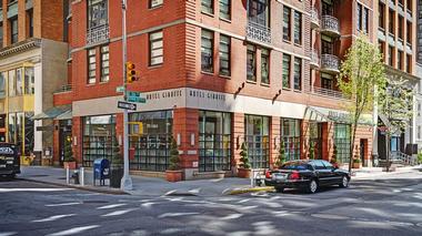 Places to Get Married: Hotel Giraffe