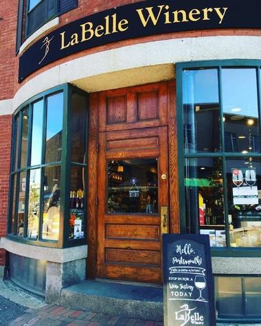 Wedding Venues in Manchester: LaBelle Winery
