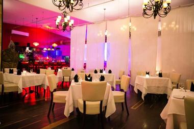 Wedding Venues in Aruba: Screaming Eagle Restaurant - Lounge