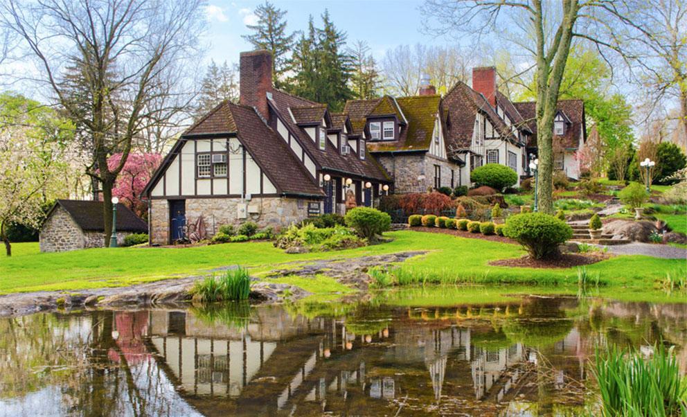 Unwind With Romantic Escapes and Boutique Comfort at Hillbrook Inn