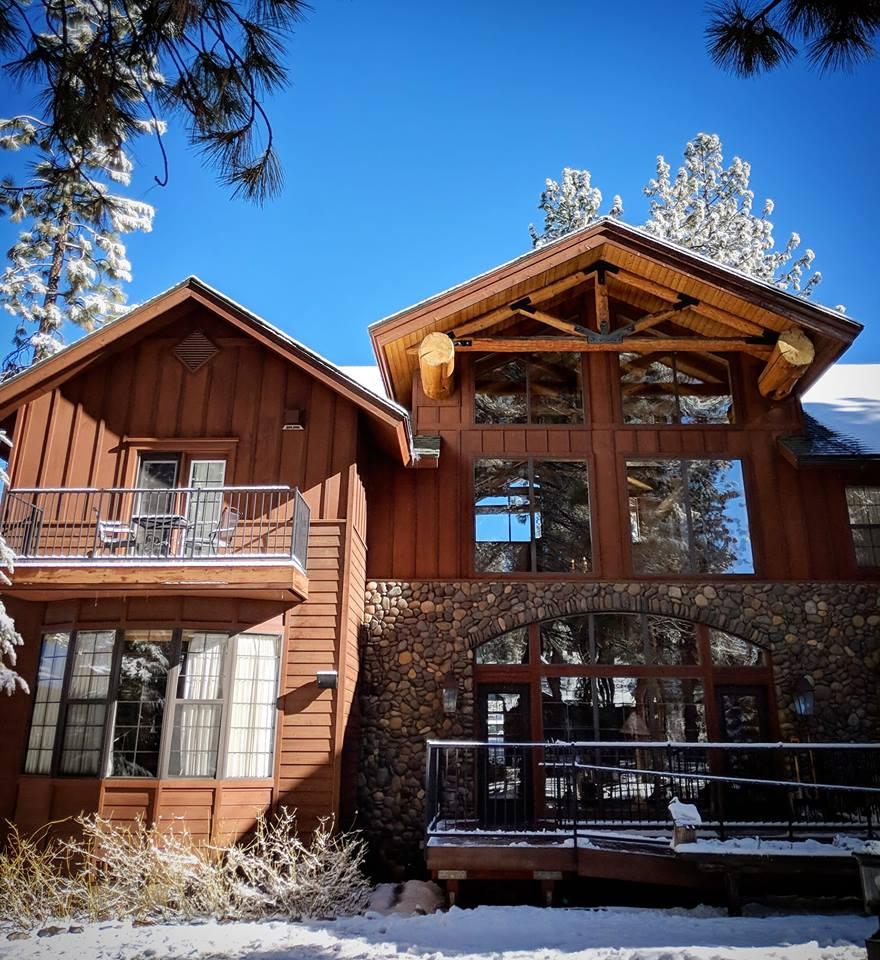 Cozy Up in Rustic Elegance at Black Bear Lodge
