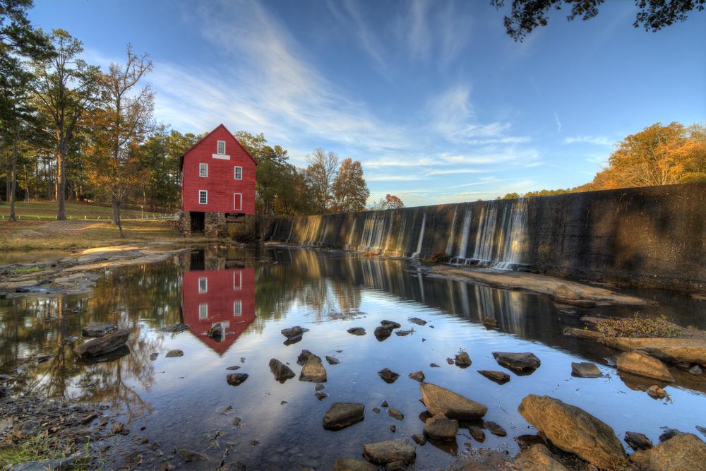 Explore pretty Southern streets in Fayetteville, GA