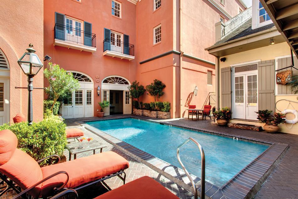 Relax in quiet courtyards and explore Bourbon Street sights on an easy getaway.