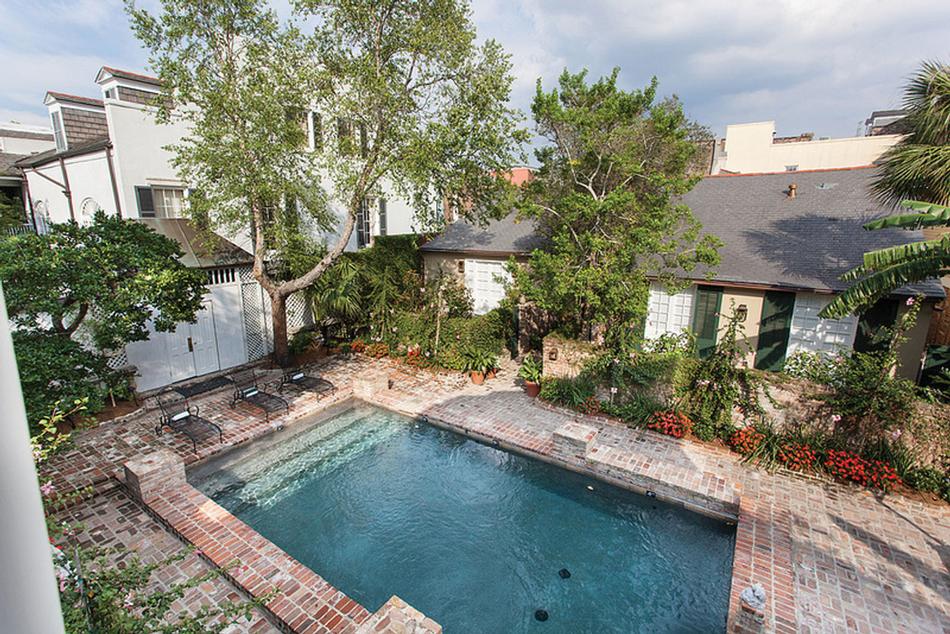 Unwind in cozy spaces and explore local streets for a quiet romantic escape.