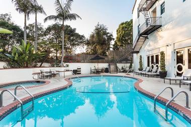 Montecito Inn | Where to Stay in Santa Barbara, California - Relaxing Romantic Getaways