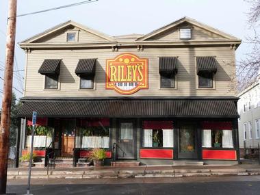 Riley's | Romantic Restaurants in Syracuse, NY