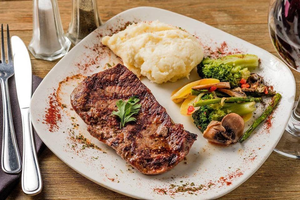 Sip in Style at Jazzeppi's Ristorante & Martini Bar