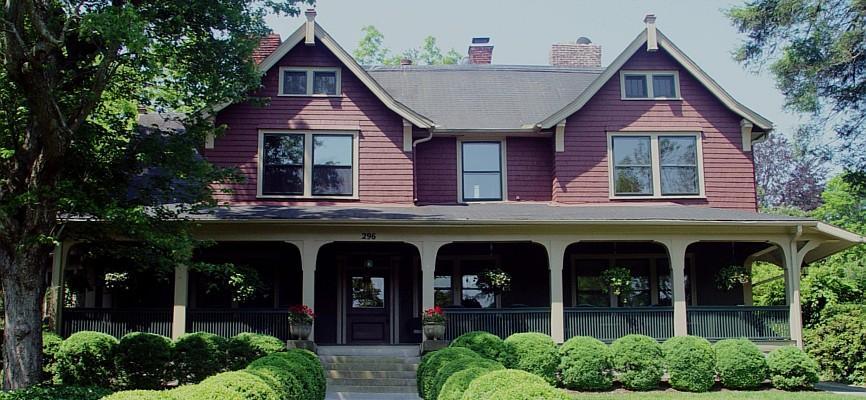 Stay in historic luxury and enjoy live music on an exciting cultural trip.