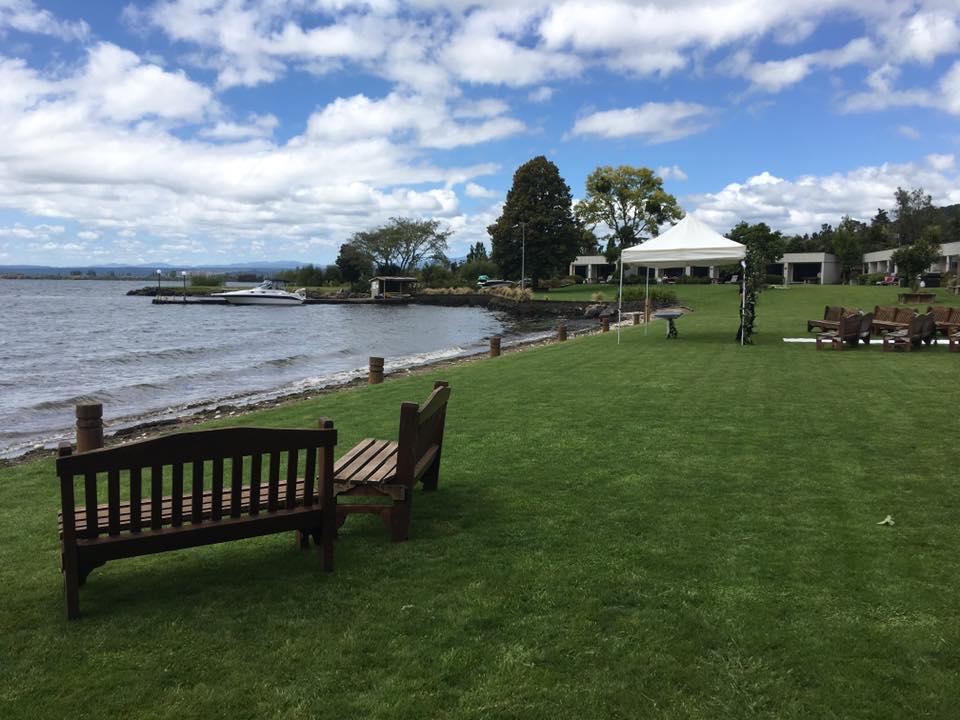 Relax Lakeside with Private Comfort at Braxmere