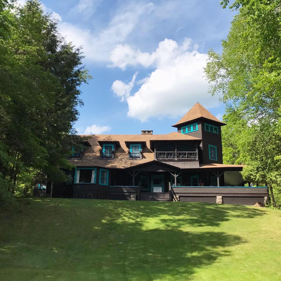 Unwind Lakeside: If You Crave Rustic Charm, Then Retreat to Hemlock Hall