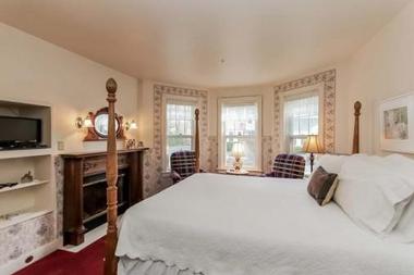 More Accommodations at the Manor