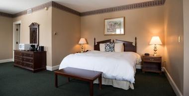 The Bertram Inn at Glenmoor Rooms & Suites