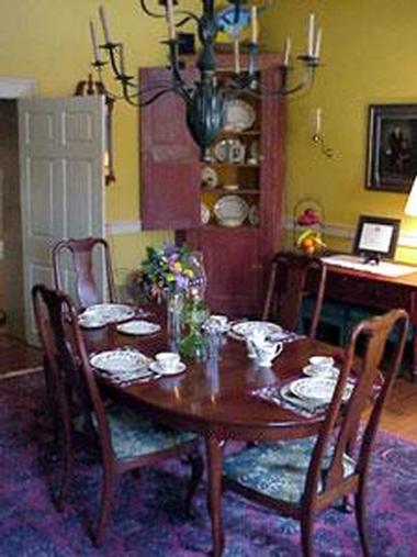 Dining & Amenities