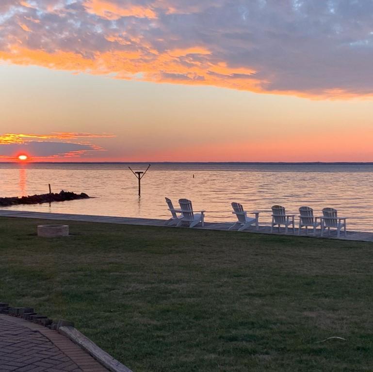 If You Love Waterfront Views, Relax and Celebrate at Silver Swan Bayside