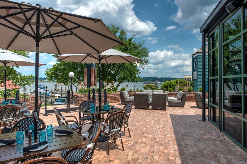 Feast on Fresh Seafood and Waterfront Views at Blackwall Hitch