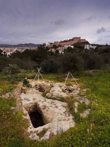 Puig des Molins Necropolis (Hill of Windmills Necropolis)