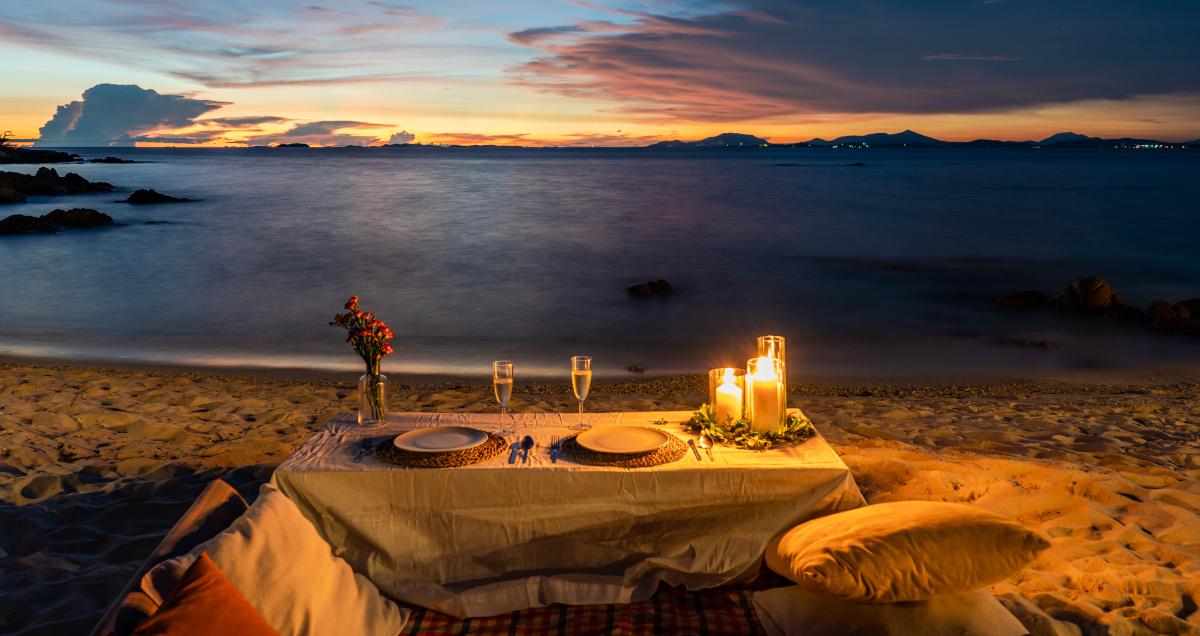 10 Best Beach Dinner Spots for Couples