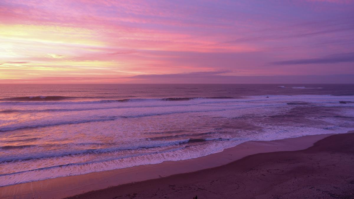 I loved a pink sunset over Lincoln City Beach