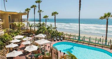 Pacific Terrace Hotel pool