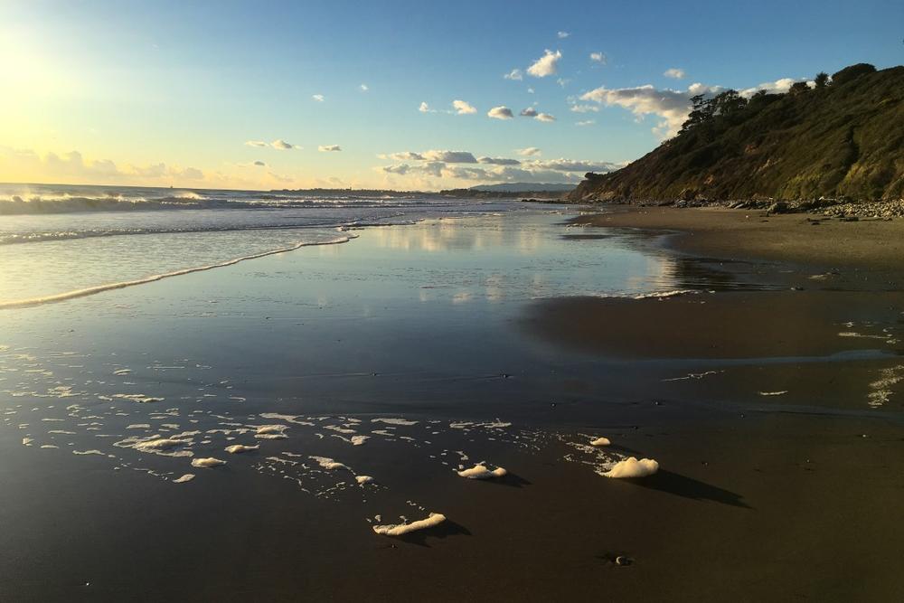 Dine with ocean views and let kids play in the surf.
