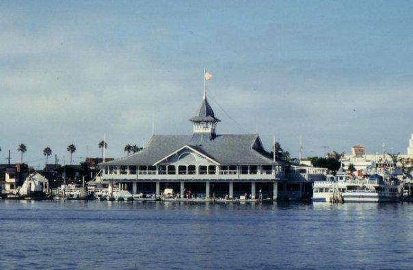 If You Want Dinner with a Dockside Glow, Head to Harborside Restaurant