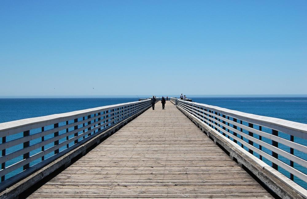 Shop and dine at Stearns Wharf