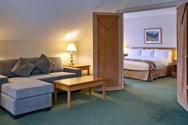 Rooms & Suites at The Listel Hotel