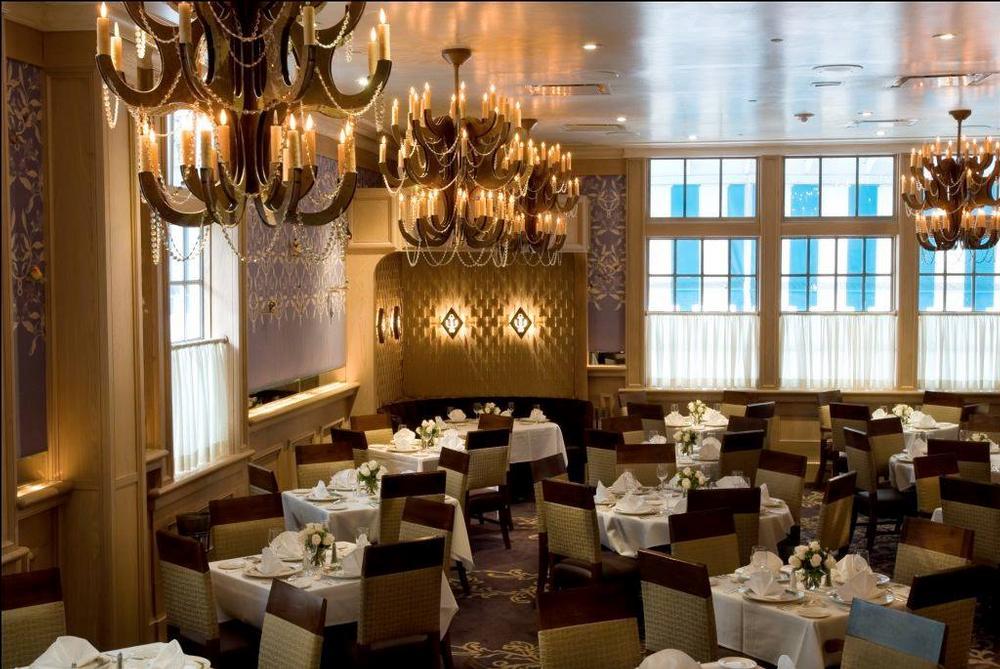 Have dinner at Commander's Palace