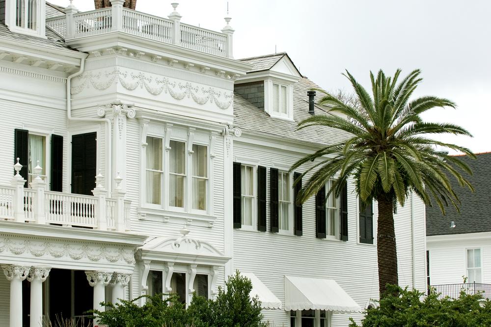 Go for a stroll in the New Orleans Garden District